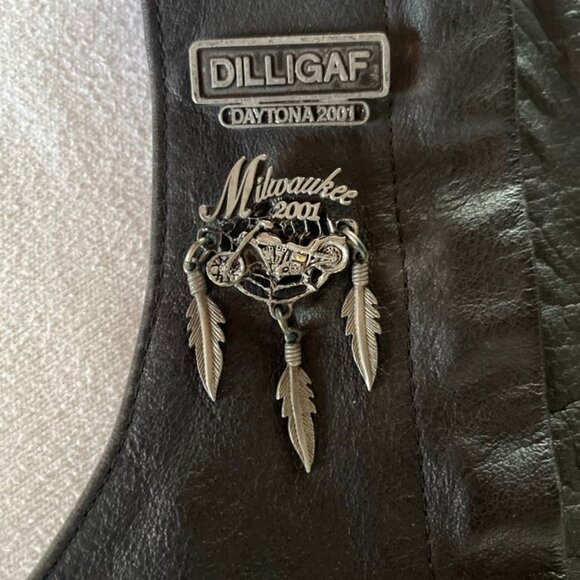 Vintage UNIK SZ LG Adjustable Leather Vest & Neck Cover Embroidered W/Event Pins - Picture 10 of 15